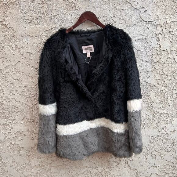 Forever 21 Colorblock Faux Fur Jacket Black White Gray Size Medium - Picture 3 of 5